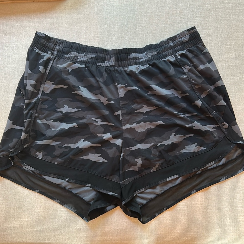 Athleta Printed Mesh Racer Run Mid Rise 4 Short 2X (A103)